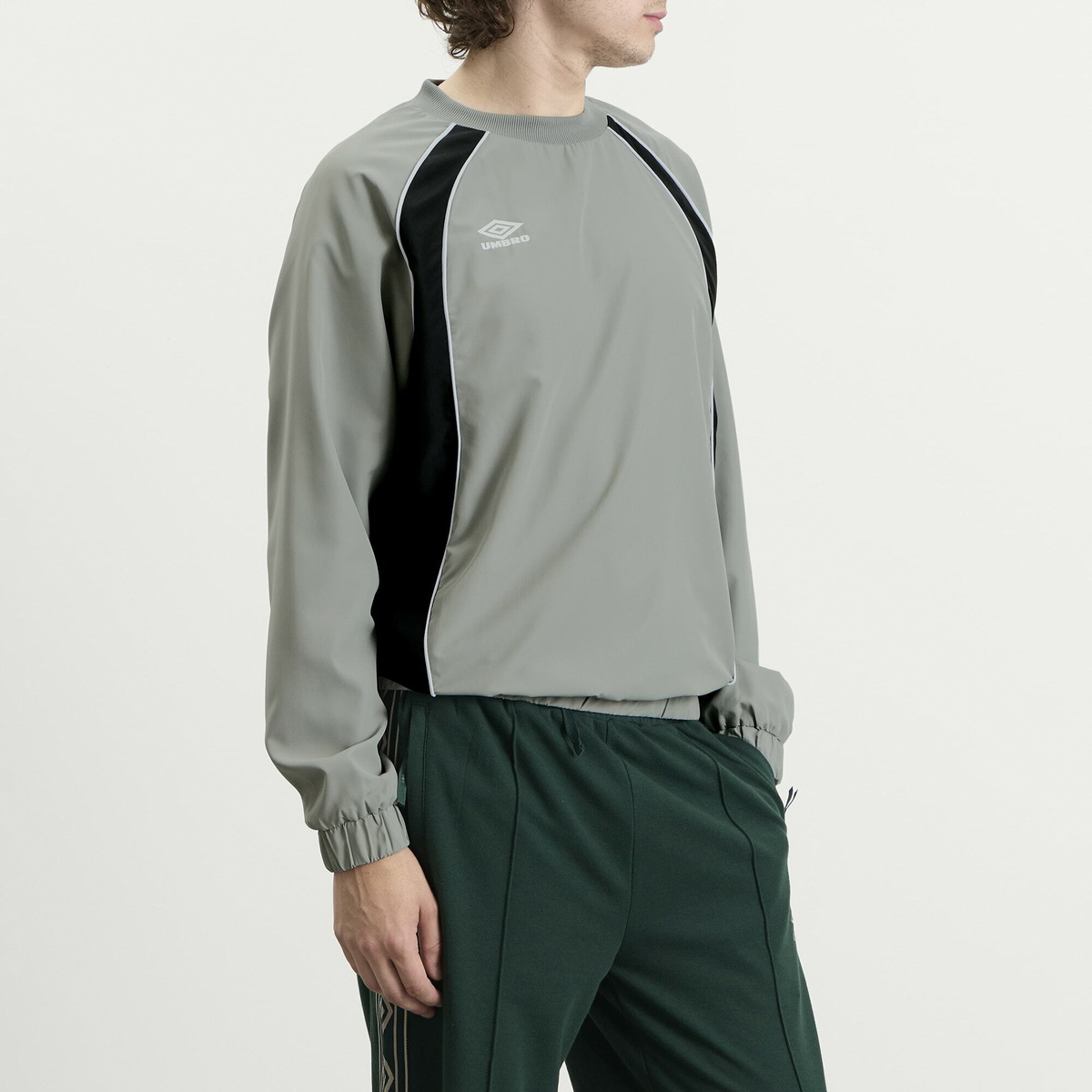 Umbro Men's Panelled Sweatshirt in Neutral Gray/Black/Brilliant White