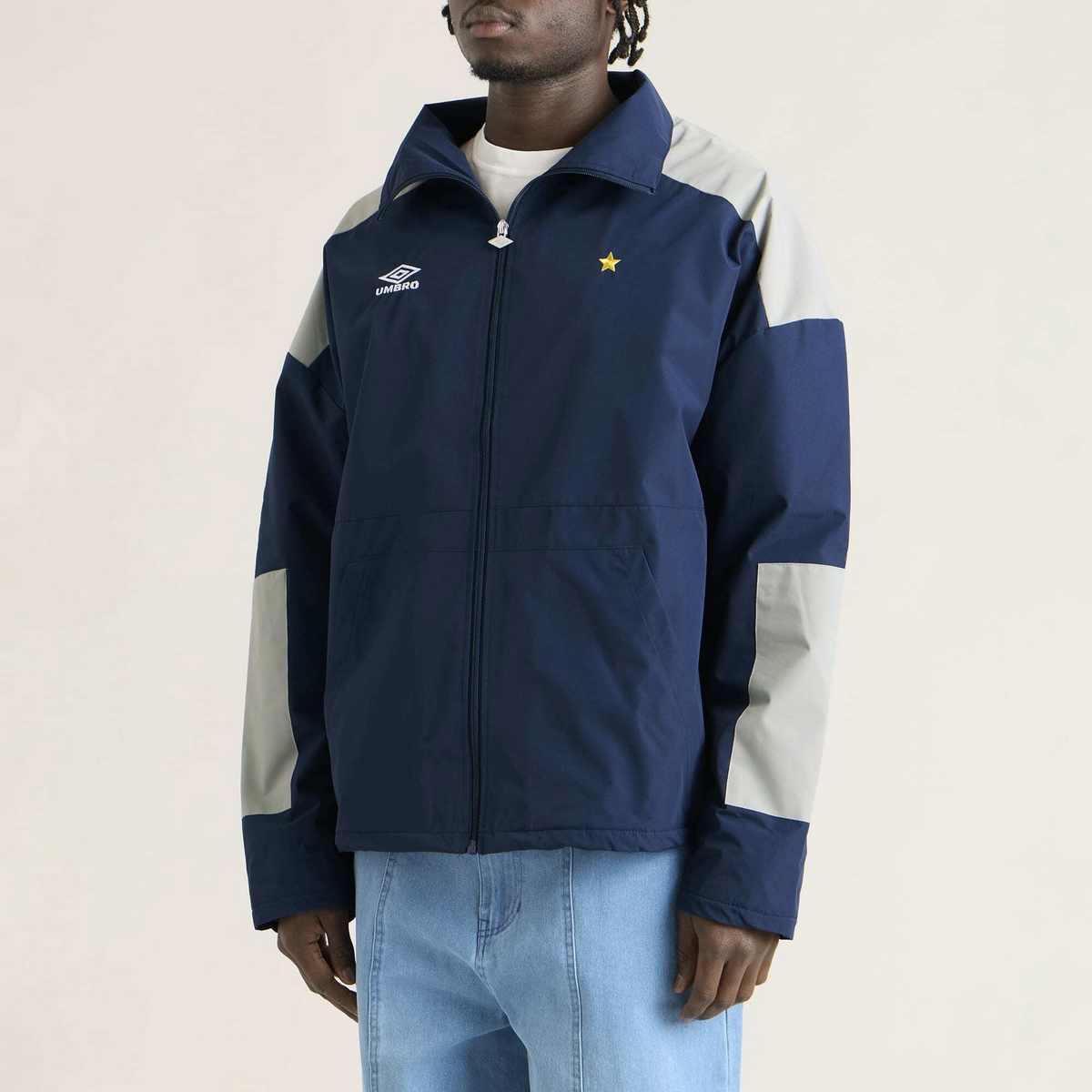 Umbro Men's Panelled Boxy Jacket in Dress Blue/Neutral Gray