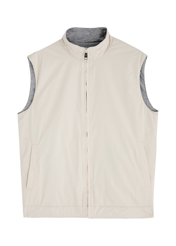 Photo: Aurélien Resort Reversible Shell Gilet Cream