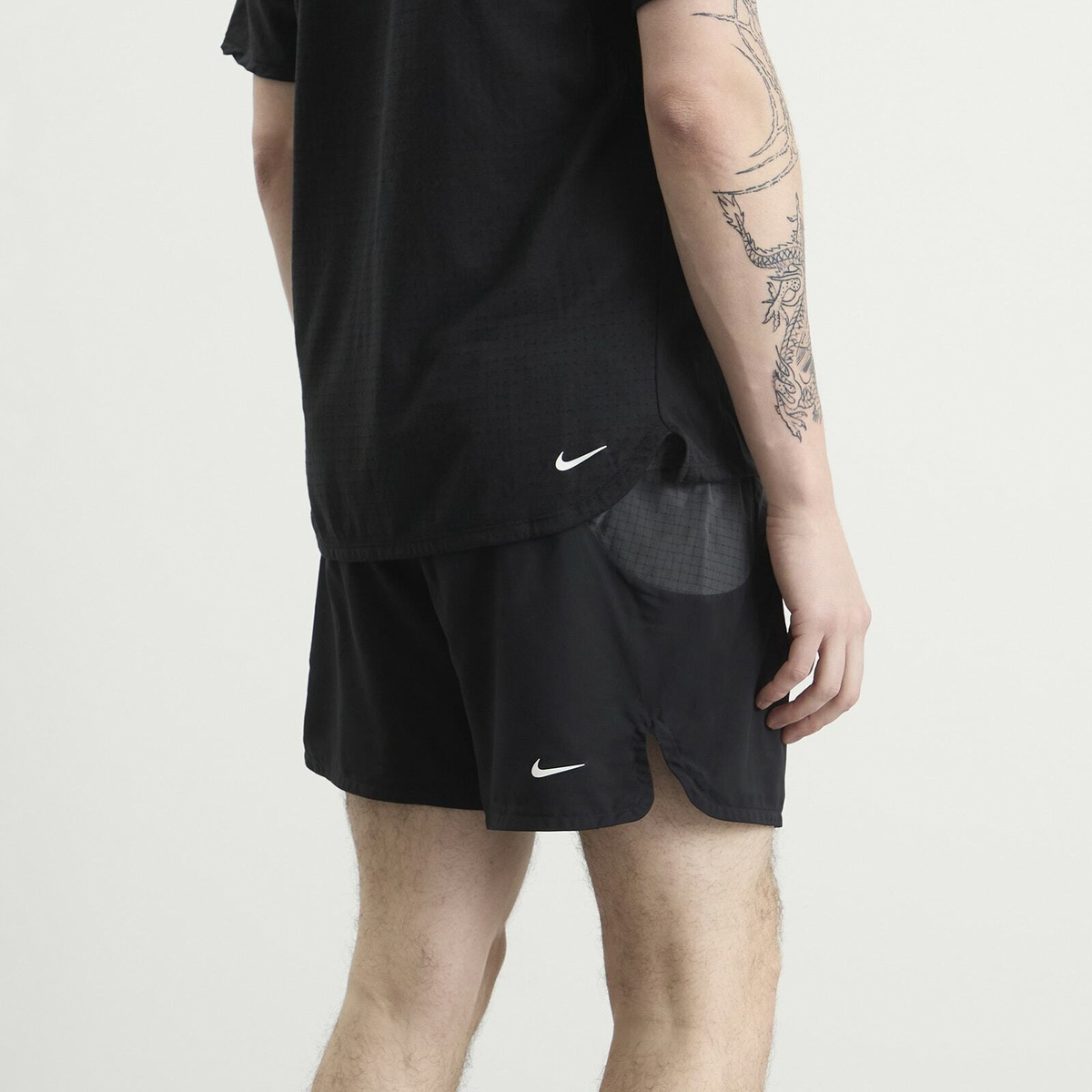 Nike Men's ACG 5" Short in Black/Anthracite/Summit White