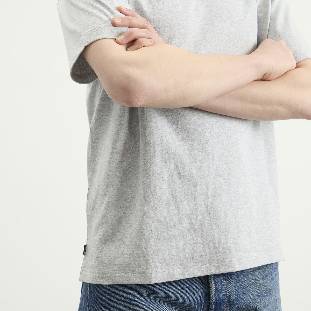 Levi's Men's Blue Tab Relaxed T-Shirt in Heather Grey