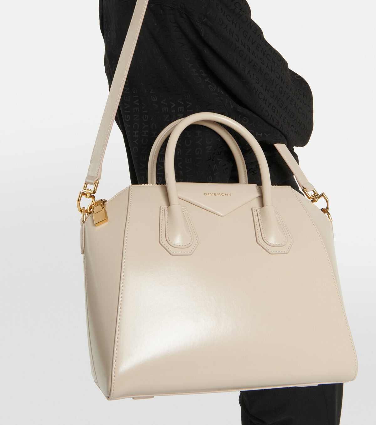 GIVENCHY(ジバンシィ)/関税送料込み Antigona Small Tote Bag Givenchy Antigona Small leather tote bag Givenchy