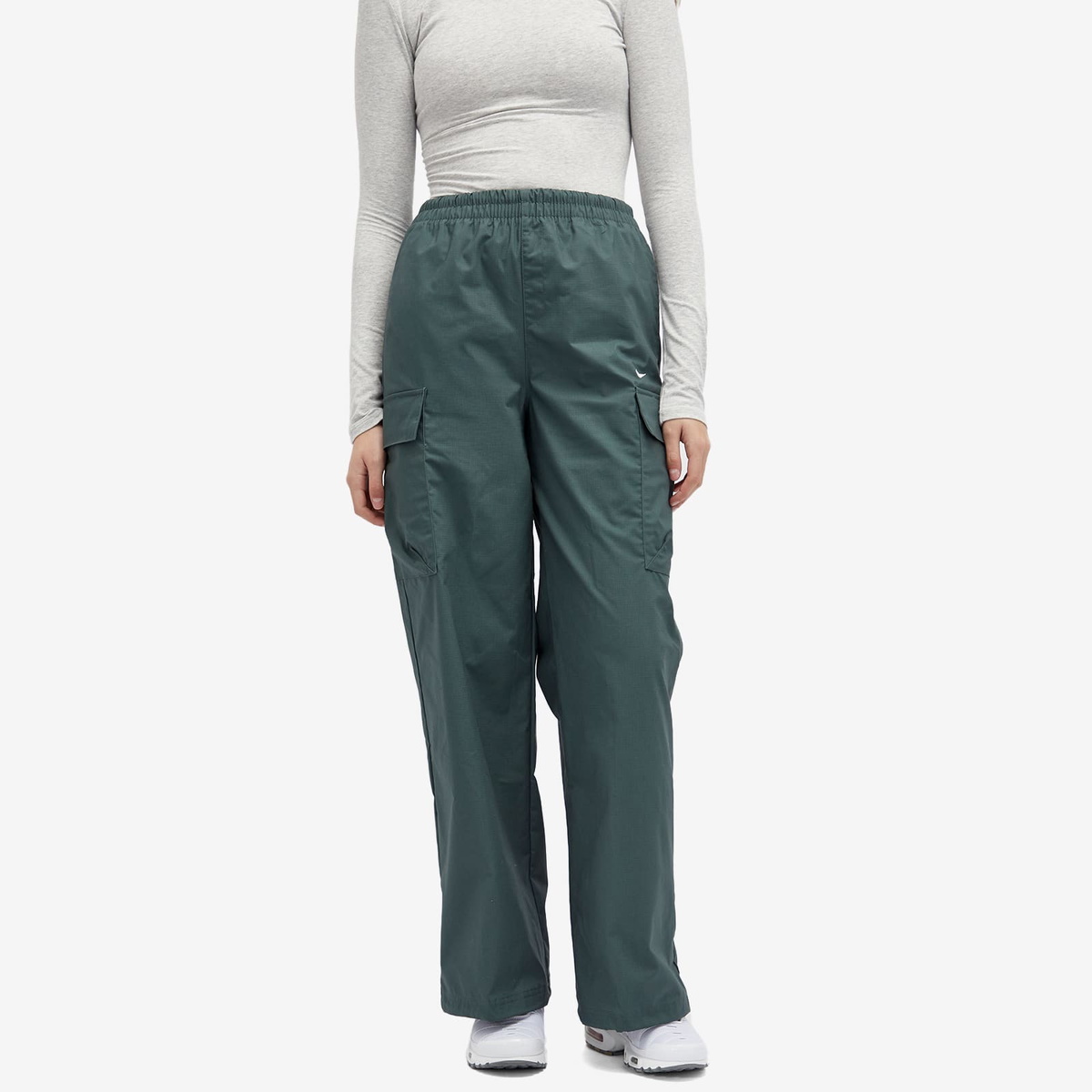 【※早い者勝ち】Nike Essential woven cargo pants【送料無料】 Nike Women's Essential Woven Cargo Pant in Green/White Nike
