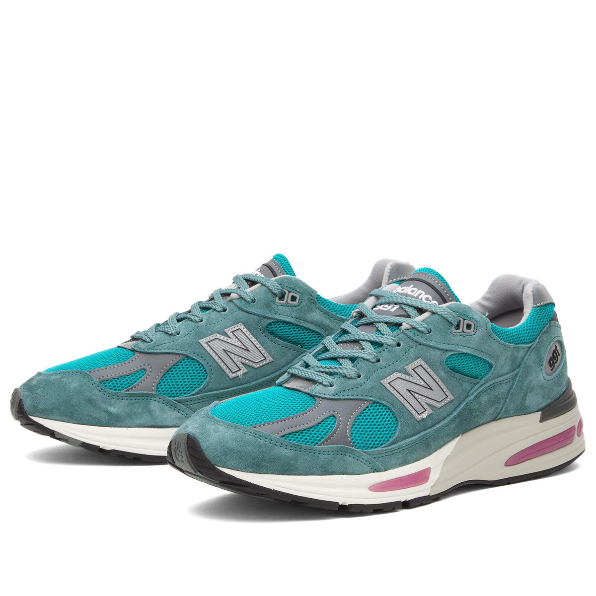 New Balance 991v2 Sneaker in Porcelain Green/Trooper/Silver
