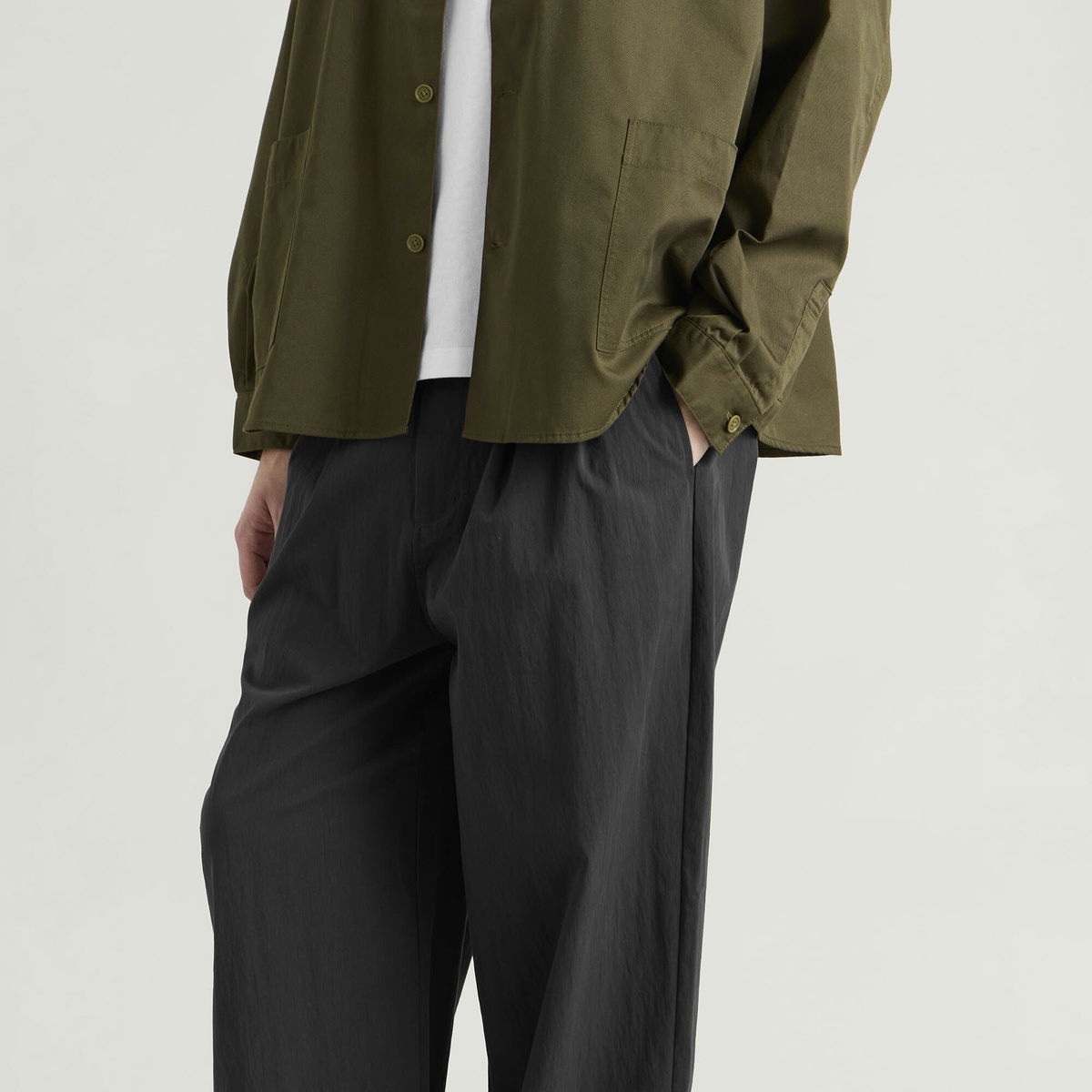 Danton Men's Twill Pleated Trousers in Charcoal