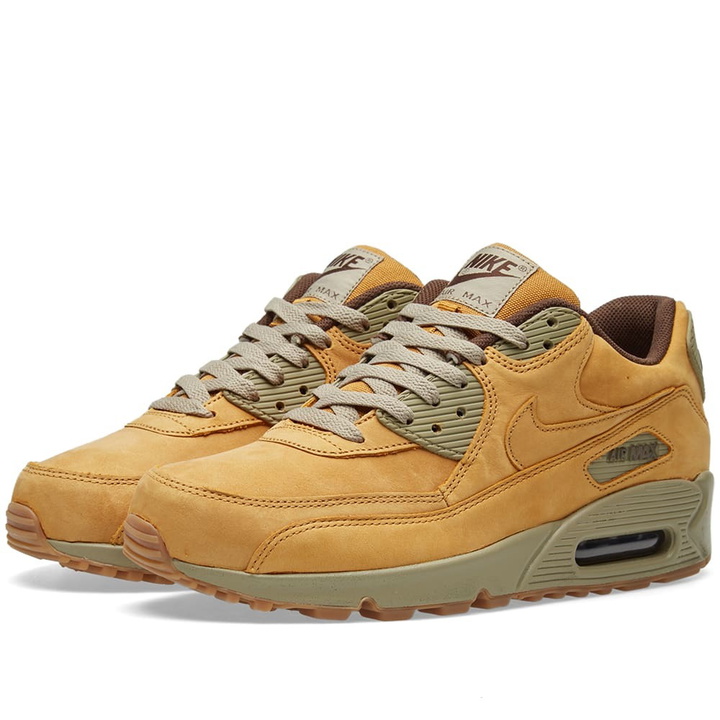 Photo: Nike W Air Max 90 Winter