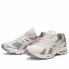 Asics Women's GEL-NIMBUS 10.1 Sneaker in Cream/Pink Cloud