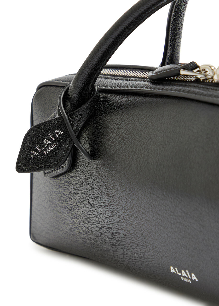 Alaïa Le Teckel Grained Leather Clutch - Black - One Size