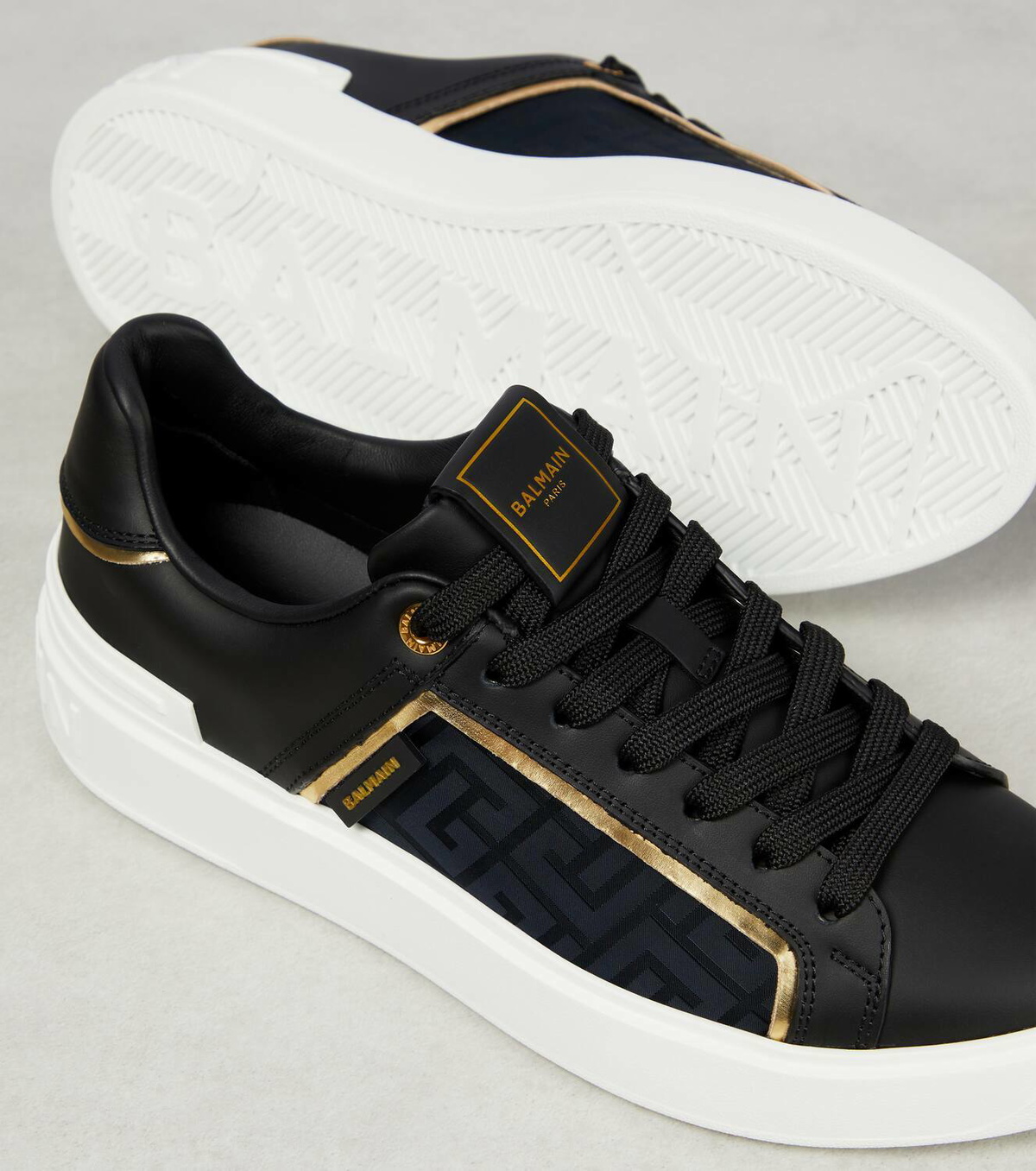 【BALMAIN】B-Court ロゴ レザー ローカット スニーカー B-Court logo leather low-top sneakers in white - Balmain