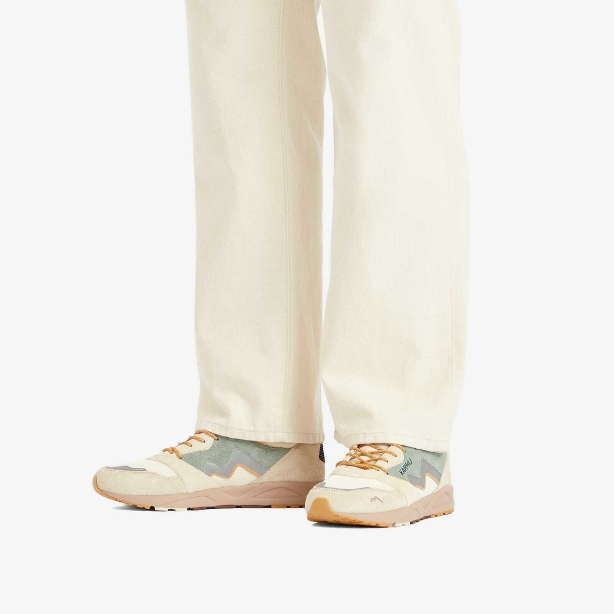 Karhu Men's Aria 95 Sneaker in Turtledove/Iceberg Green