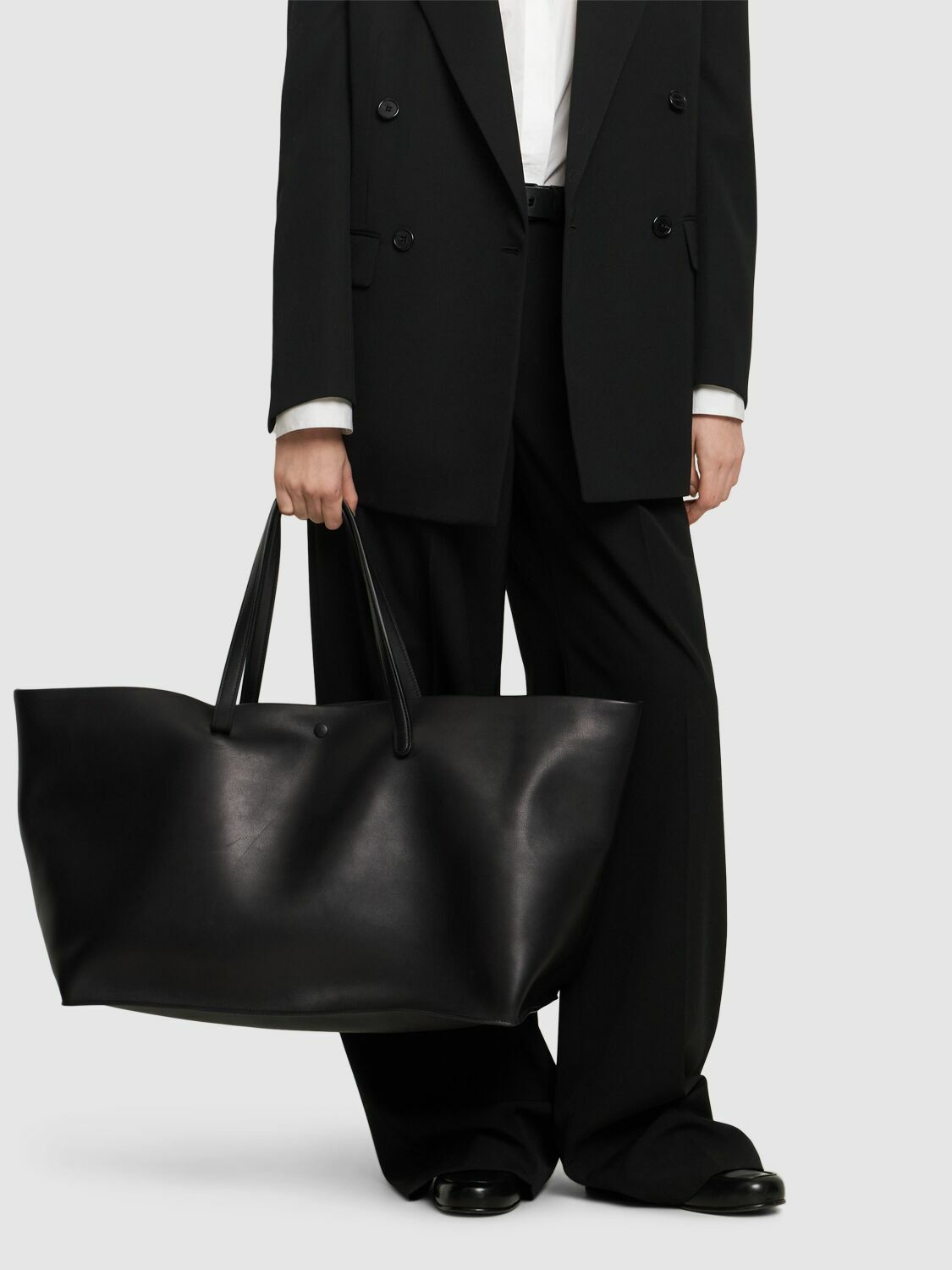 【THE ROW】アイダホ XL トートバッグ idaho THE ROW | XL Idaho Soft Canvas Tote Bag | Women | Lane Crawford