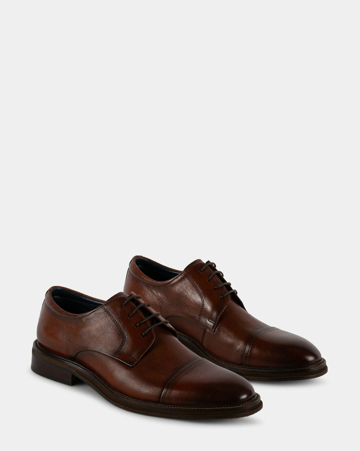 Steve Madden Stannis Dress Shoes in Tan
