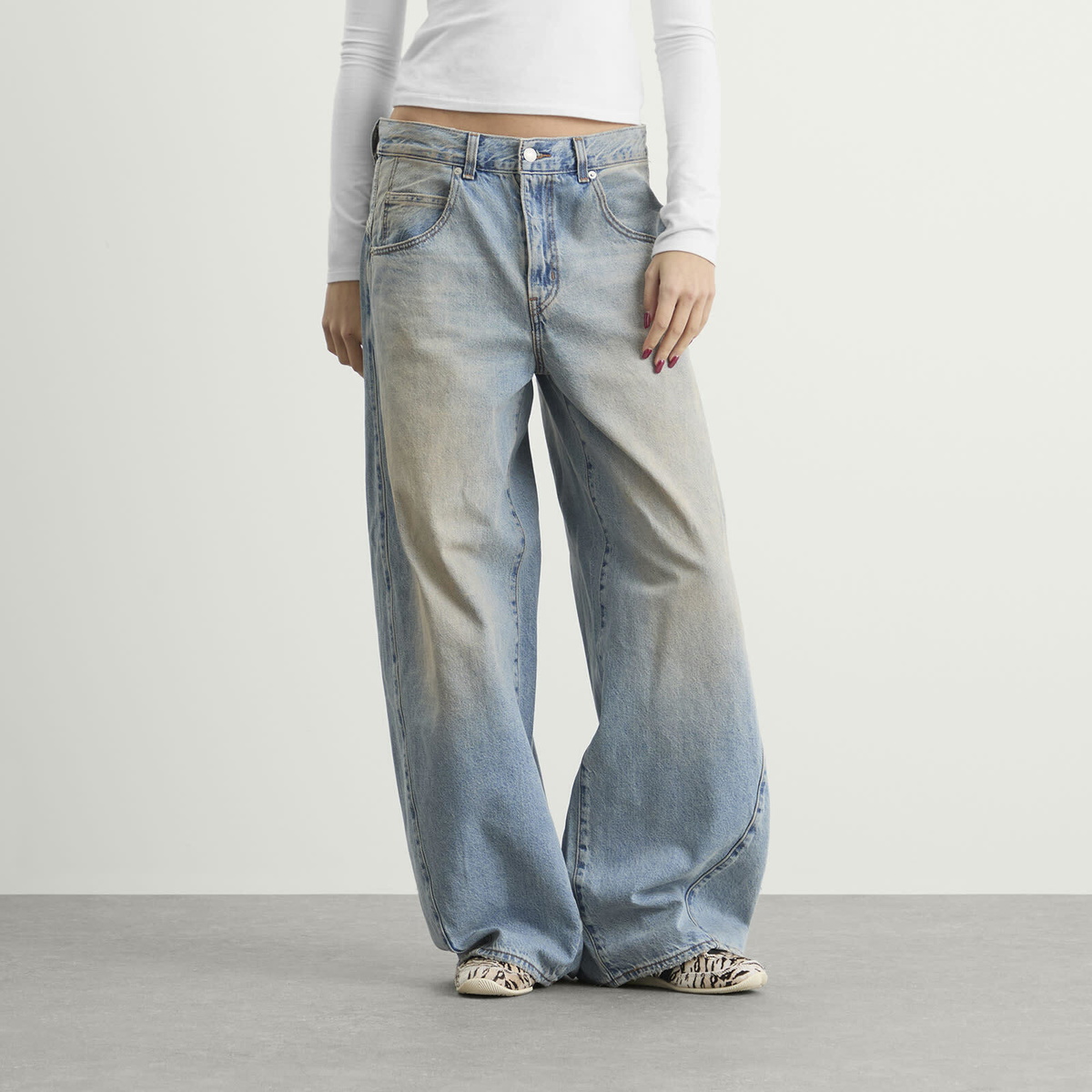 Levi's Women's Super Baggy Barrel Jeans in Off Roading