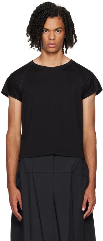 Photo: 132 5. ISSEY MIYAKE Black Raglan Sleeve T-Shirt