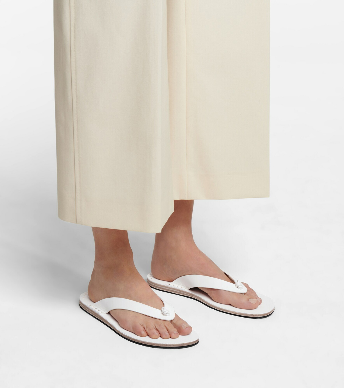 サンダル・ミュール JIL SANDER  Leather thong sandals Leather thong sandals in white - Jil Sander | Mytheresa