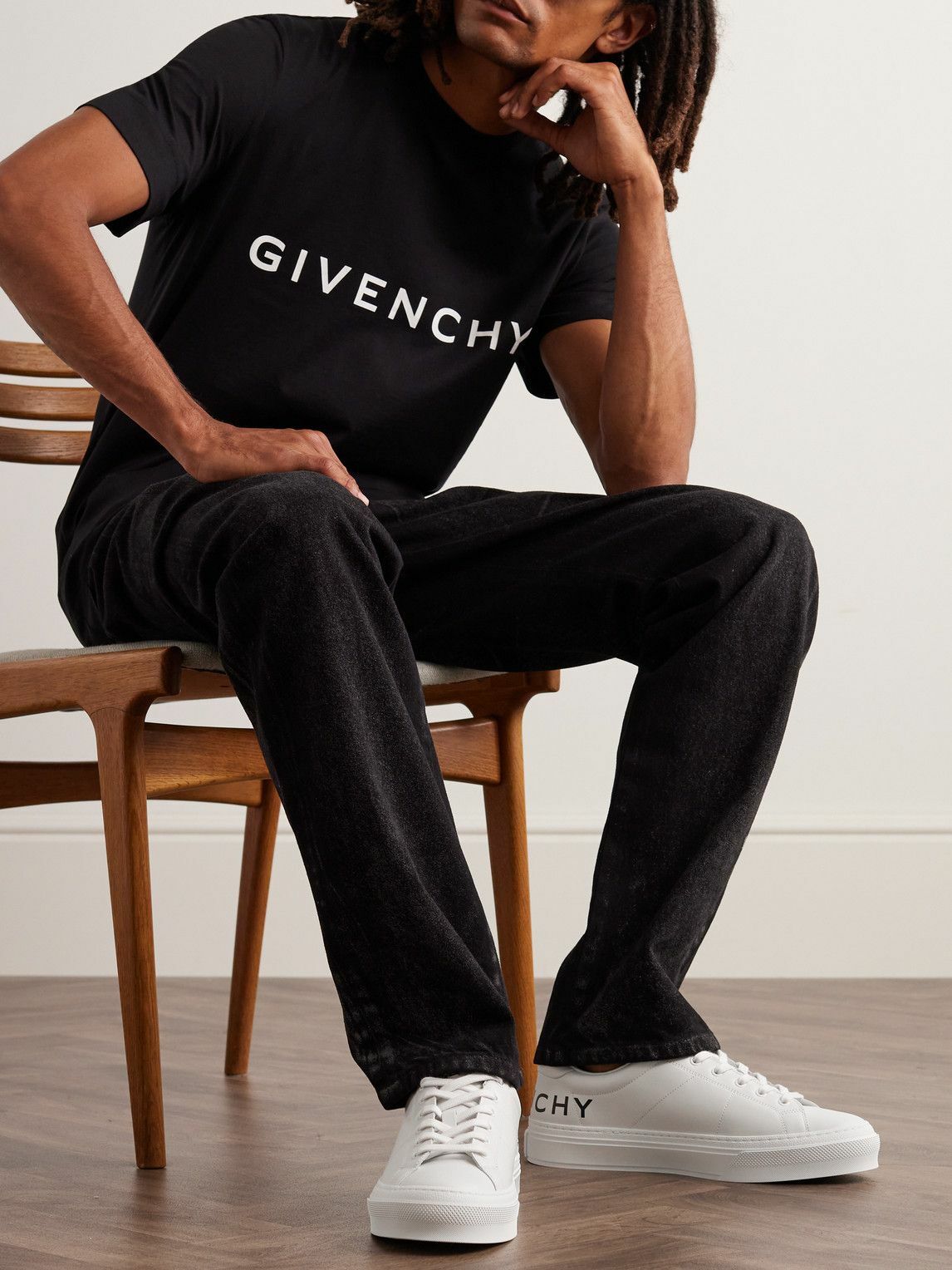 スニーカー GIVENCHY CITY SPORT LEATHER SNEAKERS GIVENCHY City Sport Logo-Embossed Leather Sneakers for Men
