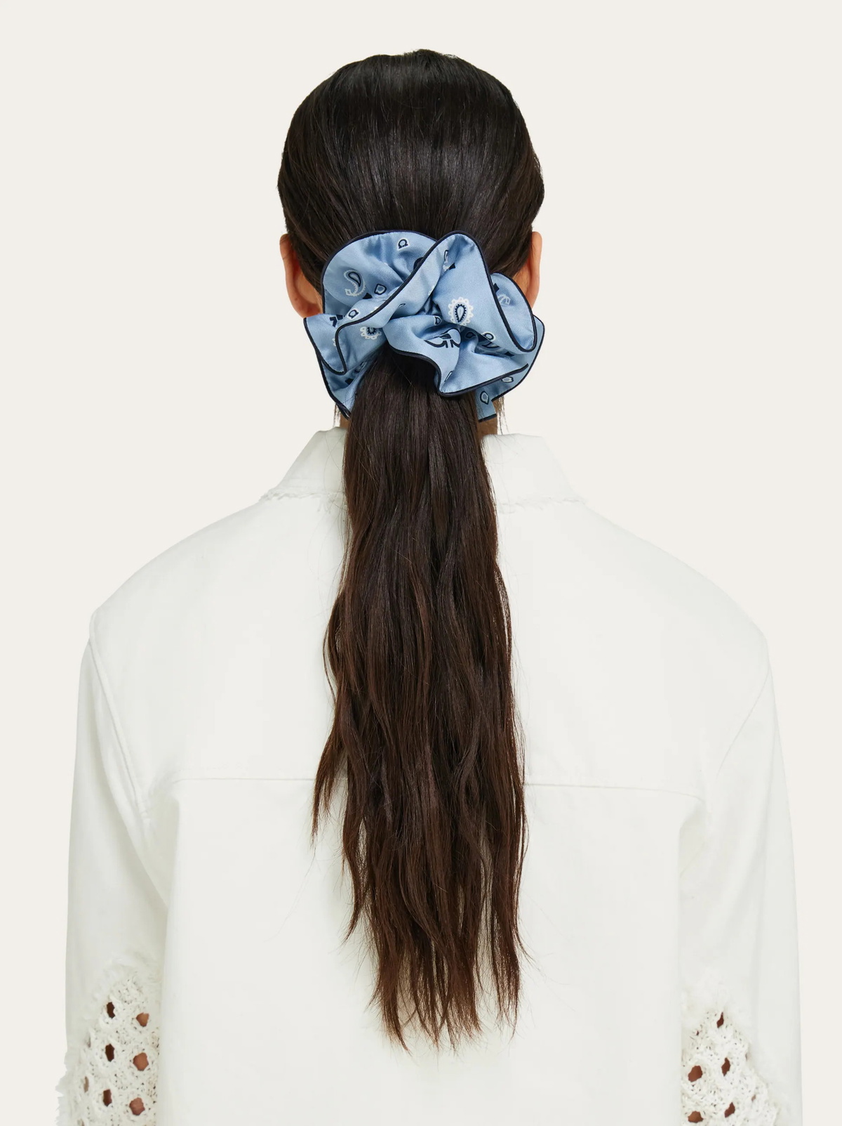 Ferragamo Womens Arabesque print silk scrunchie in Blue