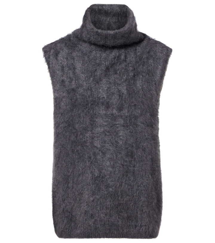 Photo: Lisa Yang Aisla cashmere turtleneck sweater