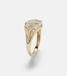 Yvonne Léon Baby Chevalière 9kt ring with diamonds