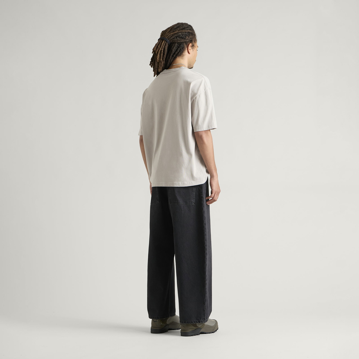 END. Underline T-shirt in Washed Grey