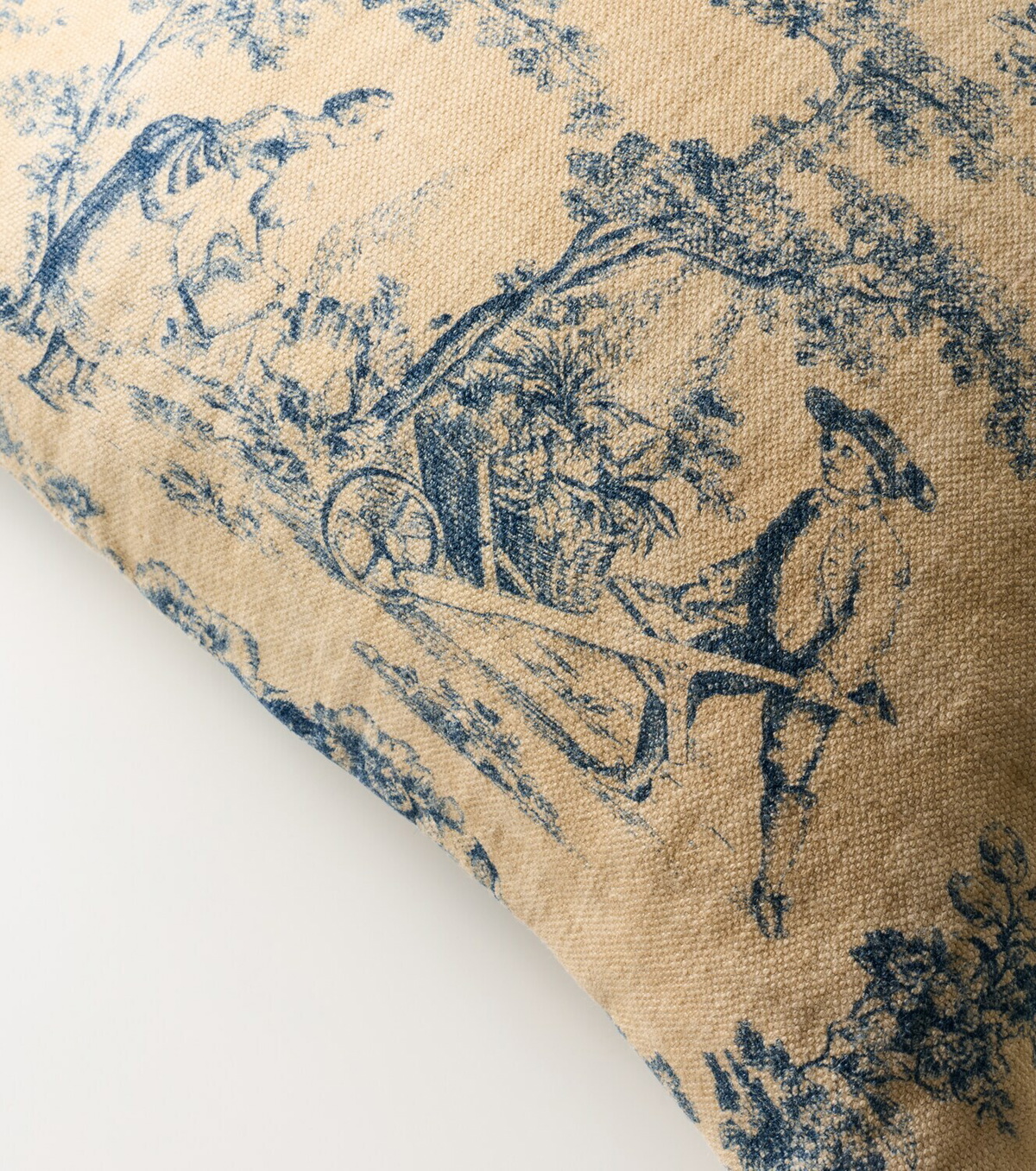 The House of Lyria Glafira linen cushion