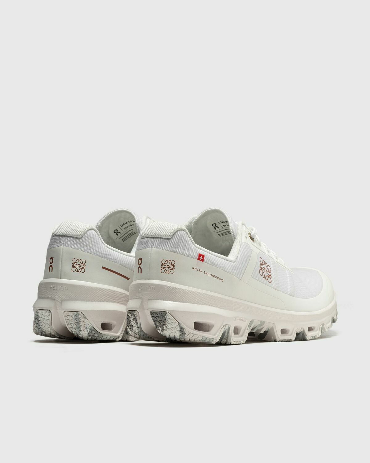 靴 LOEWE CLOUDVENTURE WHITE 38 メンズ Cloudventure LOEWE 2 | ホワイト & レッド | On 日本