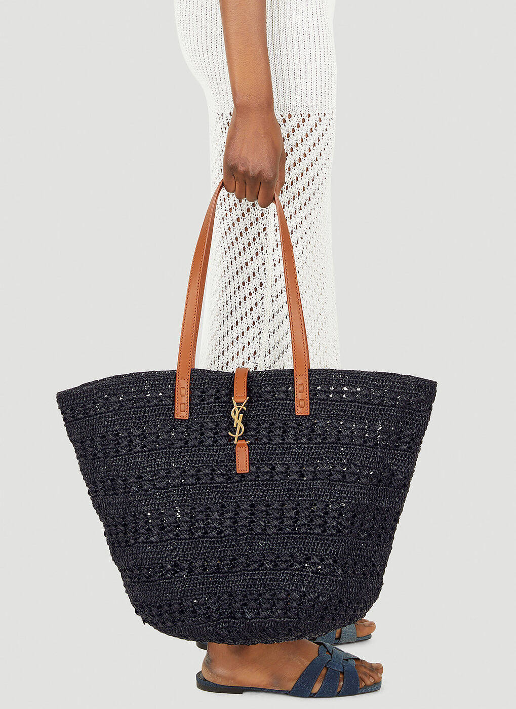 トートバッグ SAINT LAURENT PANIER RAFFIA TOTE BAG SAINT LAURENT Small Panier leather-trimmed raffia tote | NET