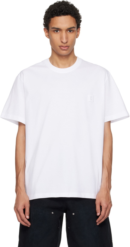 Photo: WOOYOUNGMI White Cotton Back Logo T-shirt