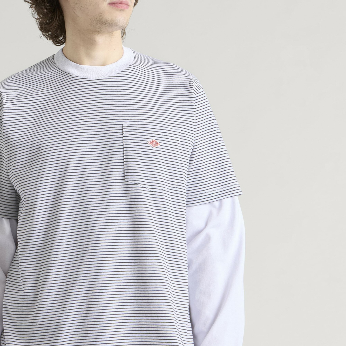 Danton Men's Pocket T-Shirt in Heather White/Charcoal Stripe