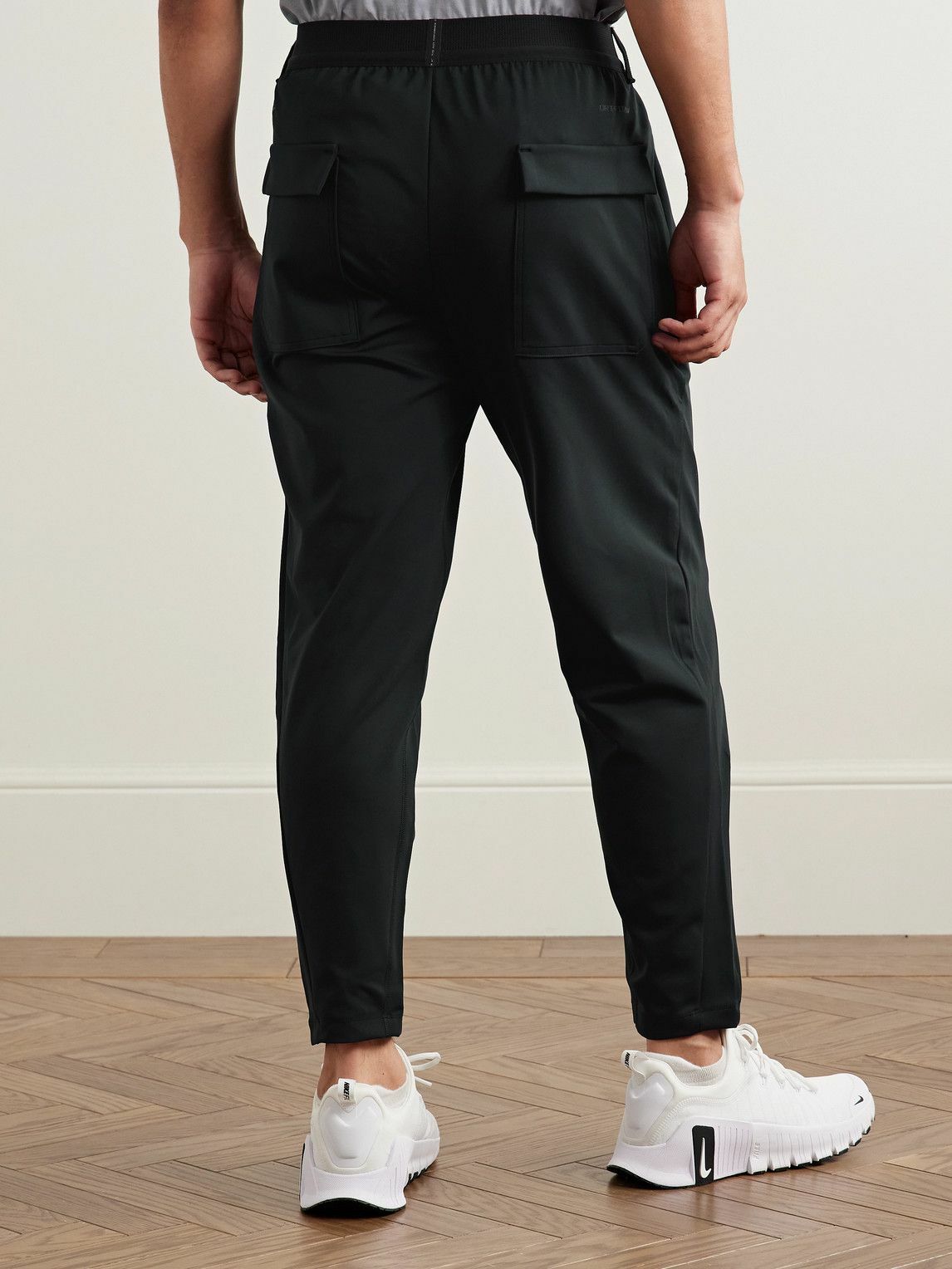 Nike Training - A.P.S. Tapered Dri-FIT ADV Trousers - Black