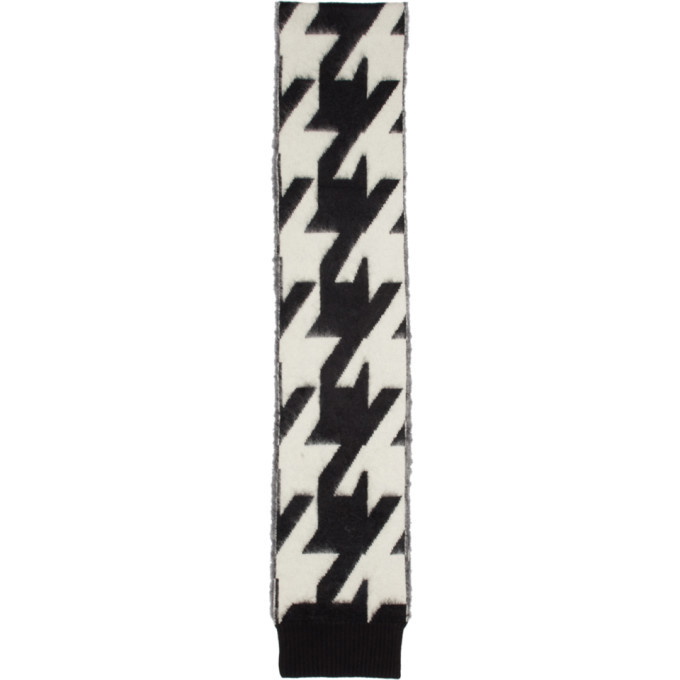 Photo: Alexander McQueen Black and White Dogtooth Mohair Jacquard Scarf