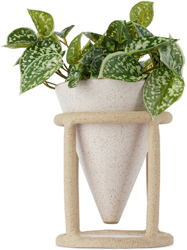 Photo: SIN Off-White Resevoir Table Planter