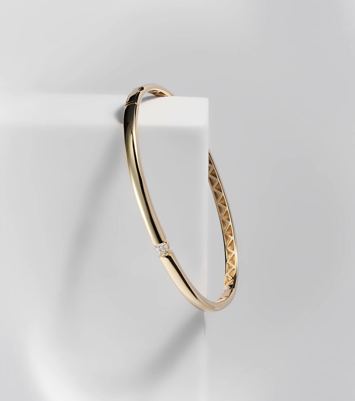 Persée Zeus 18kt gold bangle with diamond