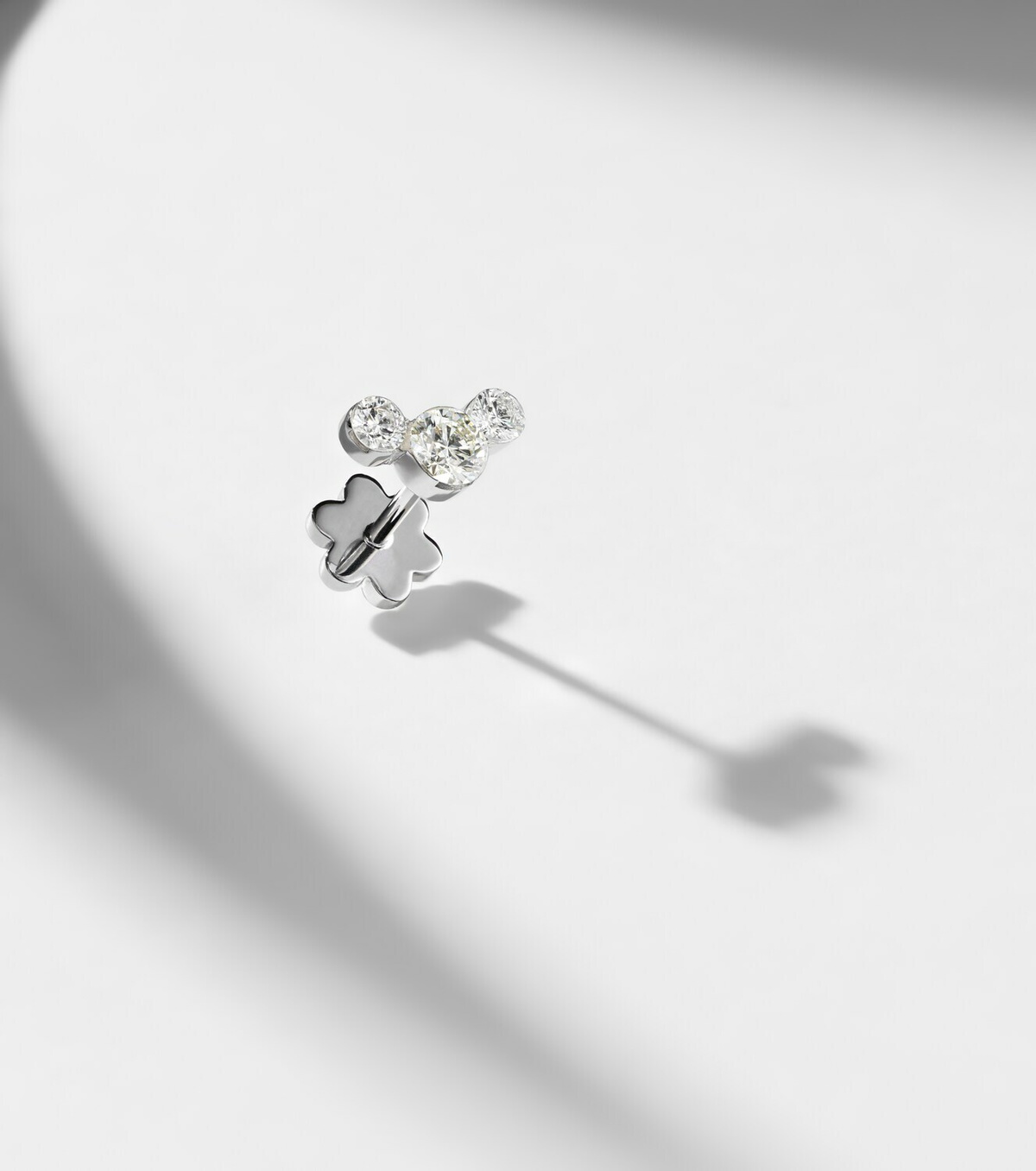 Maria Tash 18kt white gold (750/1000) single earring with diamonds