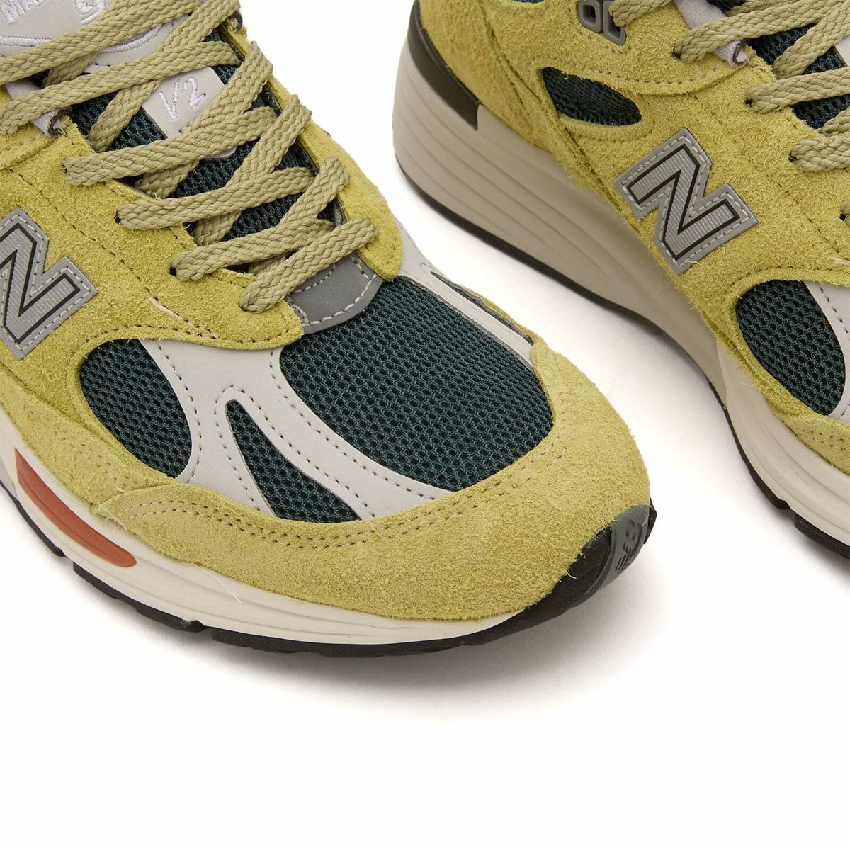 New Balance 991v2 Sneaker in Green