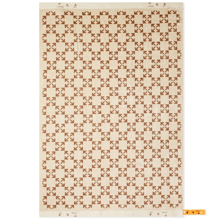 Photo: Off-White Arrow Pattern Shower Towel