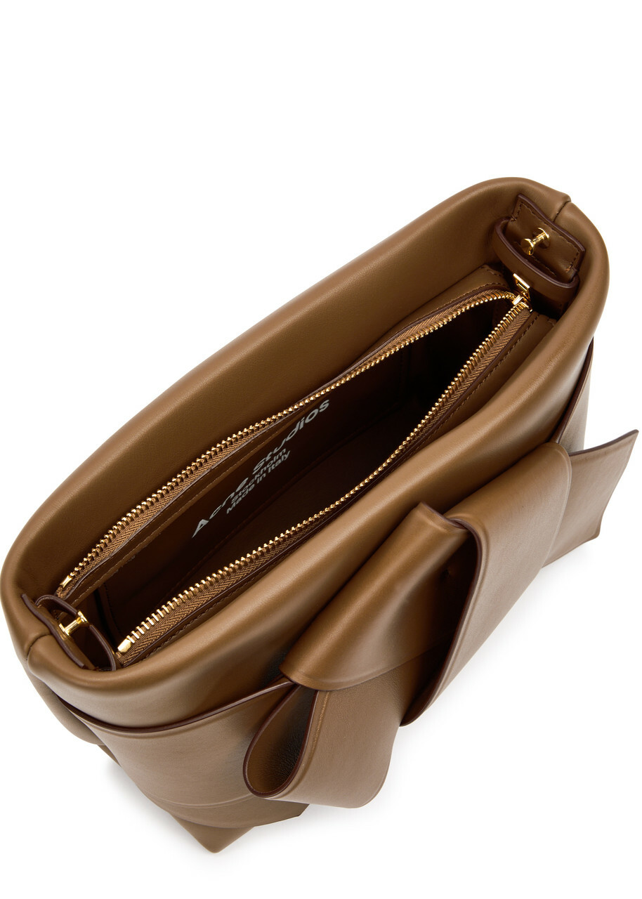 ショルダーバッグ・ポシェット Acne Studios Musubi Shoulder Bag In Brown Le 17426198_43834427_600.jpg