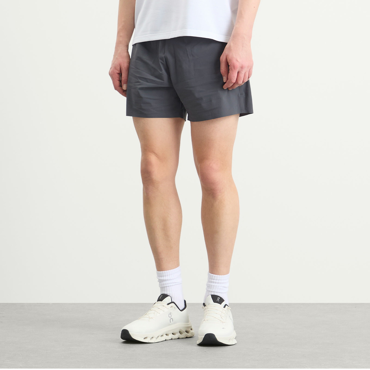 ON Men's 5" Performance Shorts in Eclipse