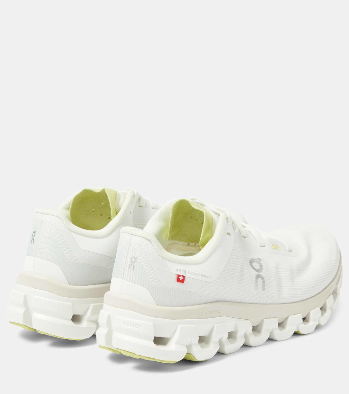 On cloudflow hot sale sneakers