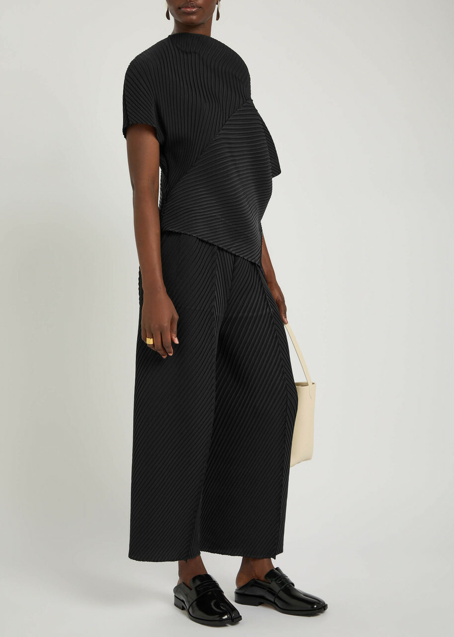 Issey Miyake Pleated Crepe-plissé Trousers Black