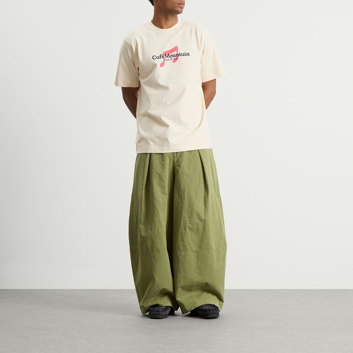 Café Mountain Men's Note T-Shirt in Vintage Ivory And Lupin