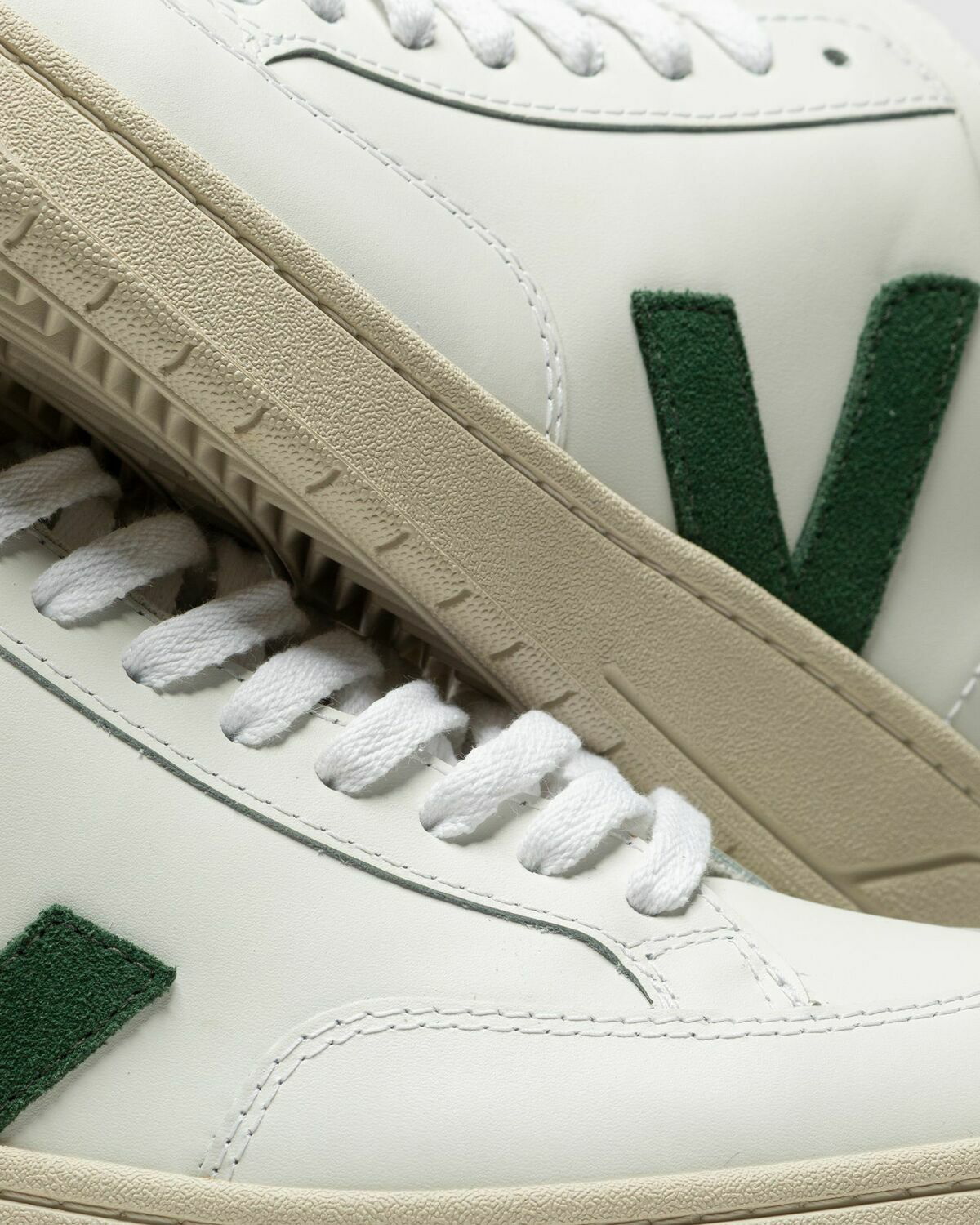 womens veja v12