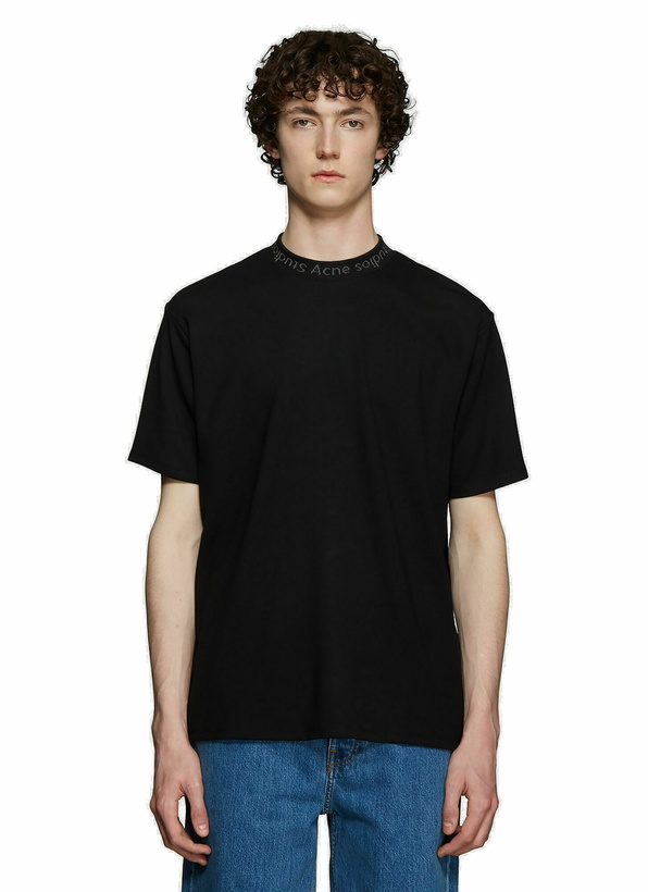 Photo: Navid T-Shirt in Black