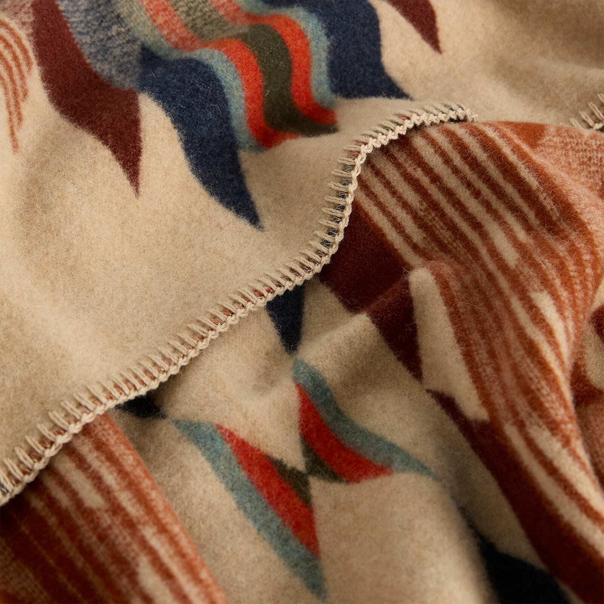 Pendleton Contemporary Napped Throw in Wyeth Falls 