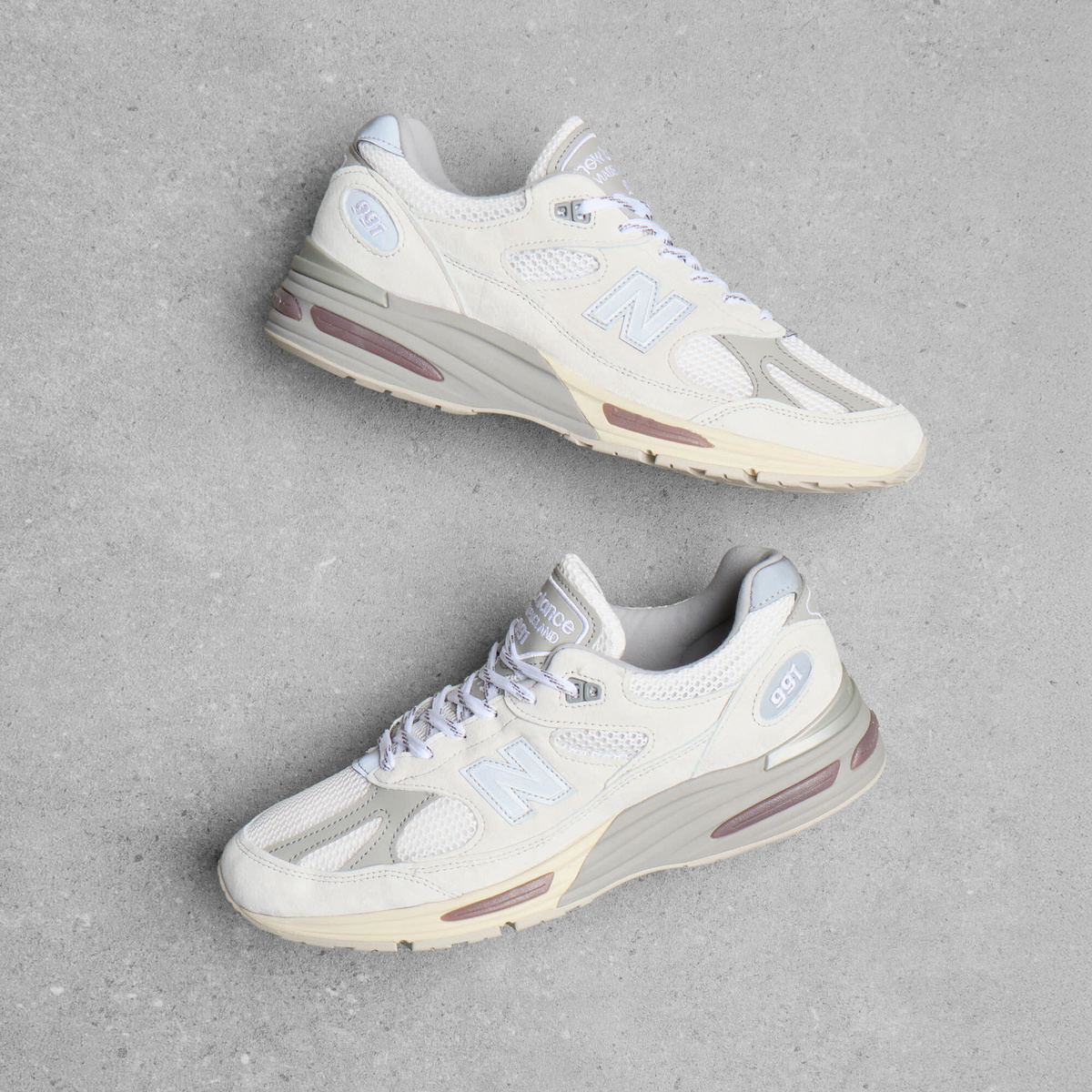 New Balance 991v2 Sneaker in Wind Chime/Brilliant White