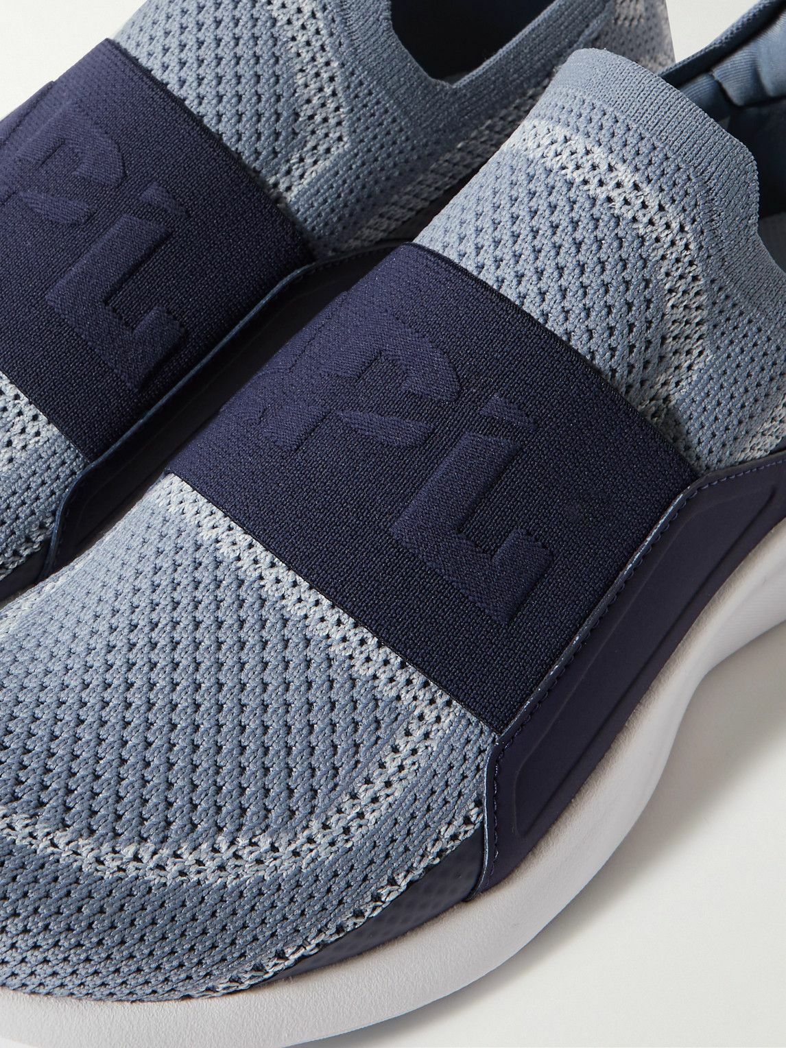 apl sneakers slip on