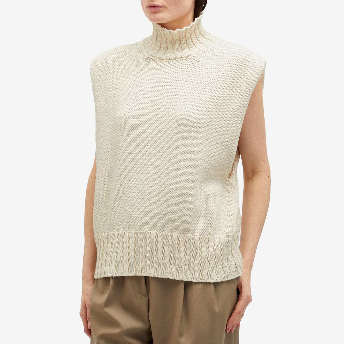 Róhe Women's Cashmere Sleeveless Turtleneck in Cream