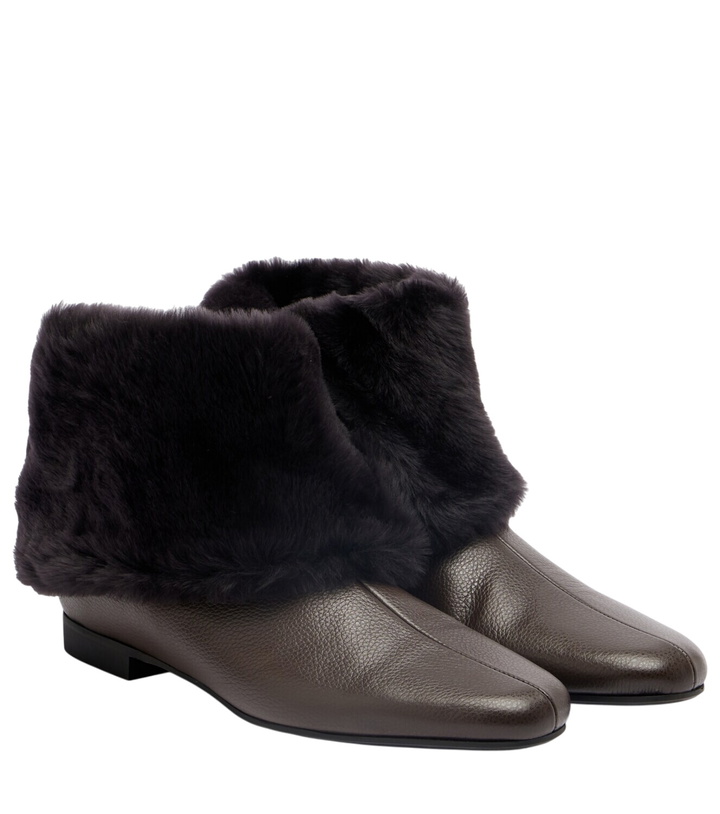 Photo: Toteme Shearling-lined leather ankle boots