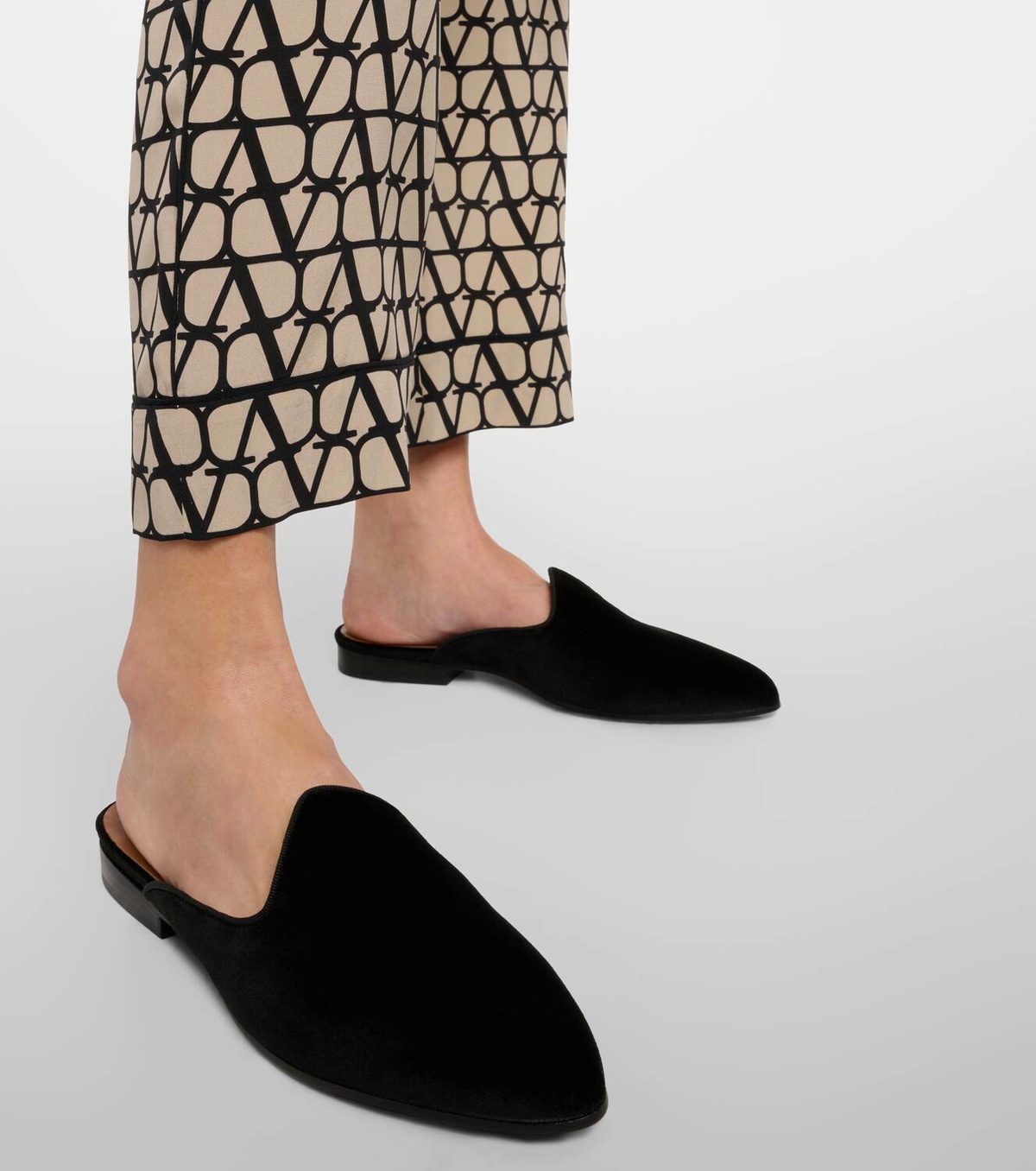 Le Monde Béryl Venetian velvet slippers