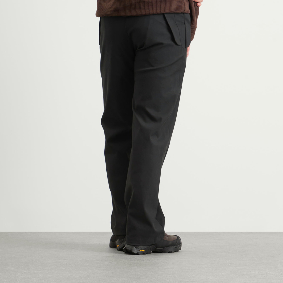 ROA Men's Buckle Chino Pant in Black